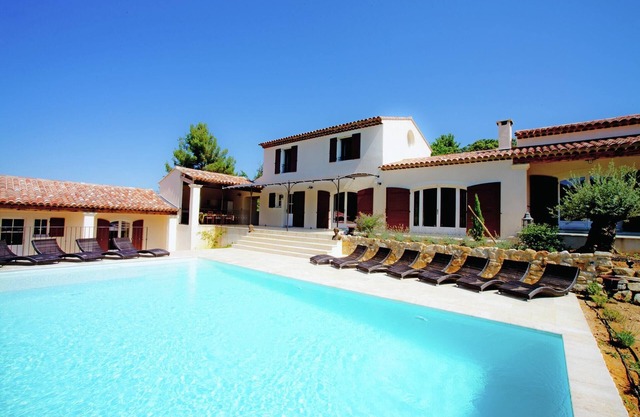 Villa in Provence with Infinity Pool