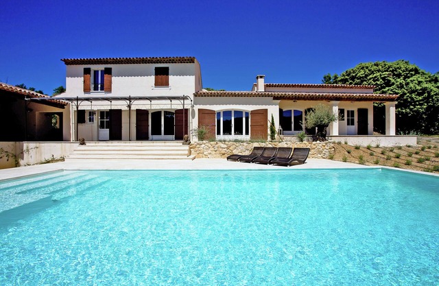 Villa in Provence with Infinity Pool