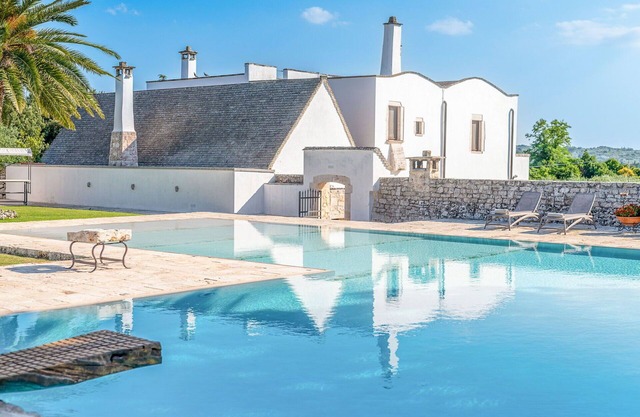 Villa in Putignano with 4 bedrooms sleeps 8