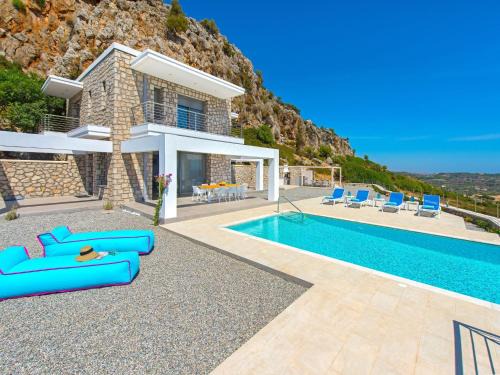 Villa in Rhodes with Infinity Pool