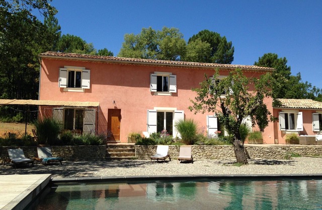 Villa In Roussillon-Gargas. Perfect For Those Looking For Rest And Relaxation