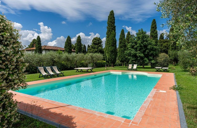 Villa in Segromigno In Monte with 5 bedrooms sleeps 10
