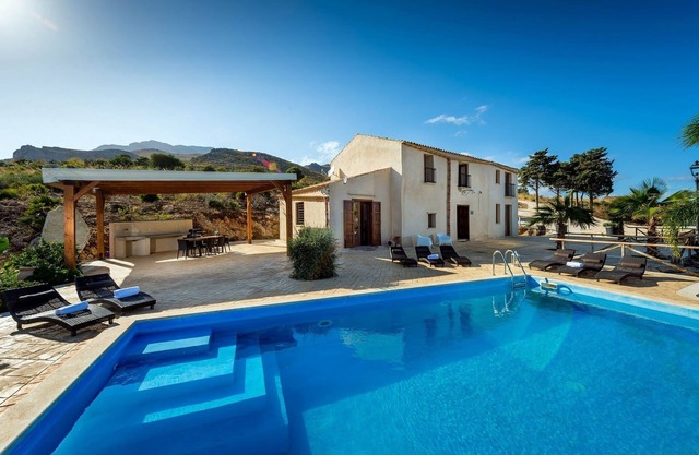 Villa in Sicily near Guidaloca Bay