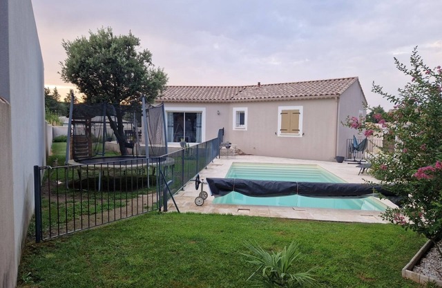 Villa in the countryside - with heated pool and garden - sleeps 8