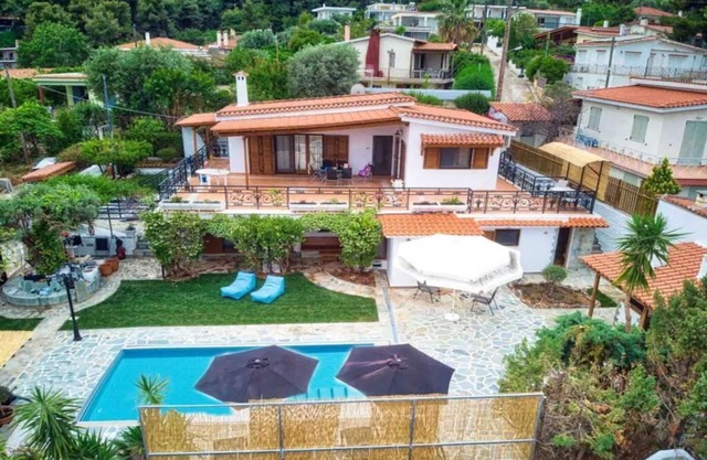 Villa in Vlastos, Kalamos with swimming pool, just 500 meters from the sea.