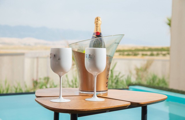 Villa in Zrce, close to the beach, water sports, festival, party, free wifi, up to 6 people.