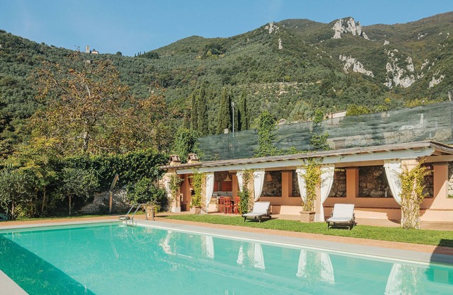 Villa/Independent home in Lucca with 9 bedrooms sleeps 18