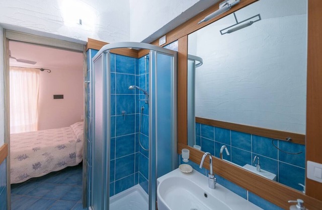 Villa with large garden a few steps from the beach