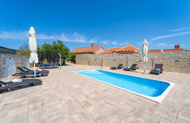 Villa Jadran - Three Bedroom Villa, Sleeps 7