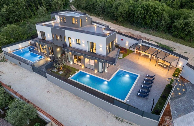 Villa Kalemi with pool