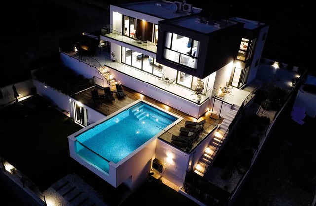 Villa Katrin - complete privacy, BBQ, pool and panoramic sea view