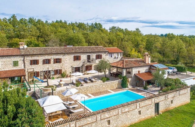 Villa Kluni - Four Bedroom Villa with Pool