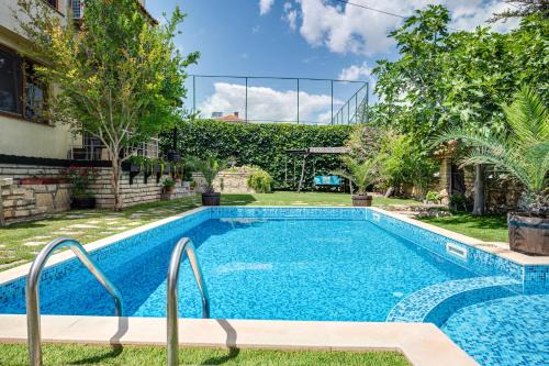 Villa Komitata-Pool and Jacuzzi