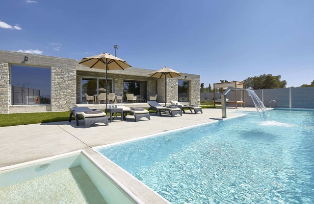 Villa Kouros | 2 bedroom villa with a private pool | sleeps 6