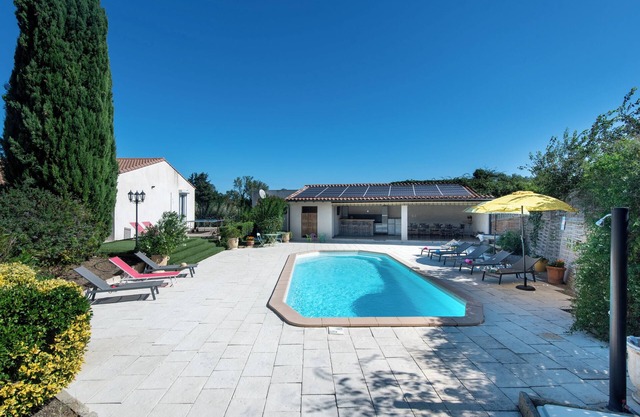 VILLA L'ESTEL in the countryside with private pool 10 minutes from Arles