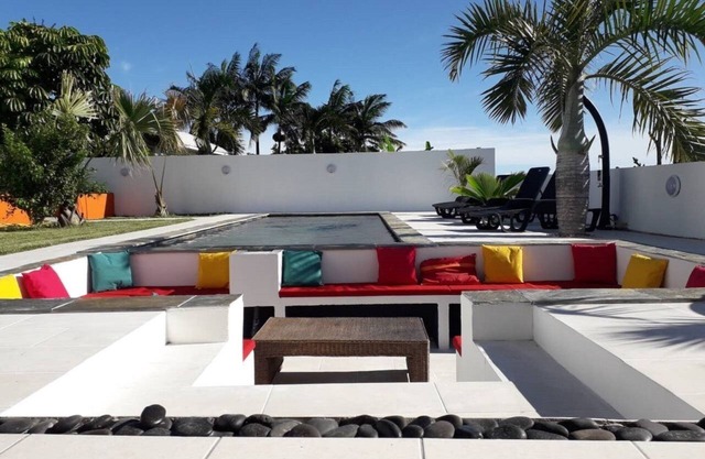 Villa l'islet of the south with swimming pool