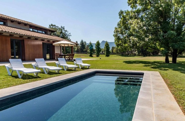 Villa 'La Solfa' with Mountain Views, Wi-Fi and Air Conditioning