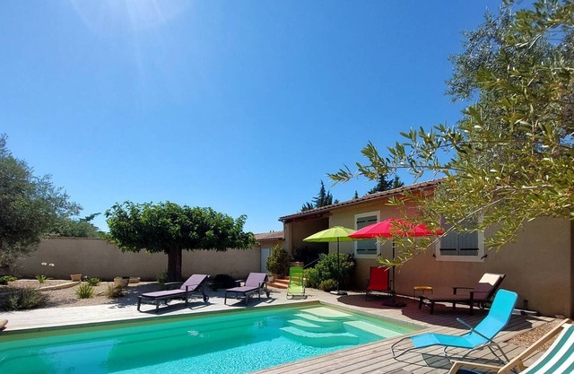 Villa Lagnes, 4 bedrooms, 8 persons