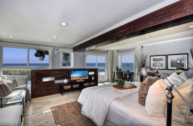 Villa Laguna - ocean views, walkable, and new