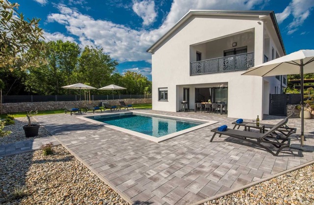 Villa Lana – Heated Pool & Stylish Island Stay