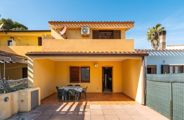 Villa 'Leo' with Private Terrace, Private Garden and Air Conditioning