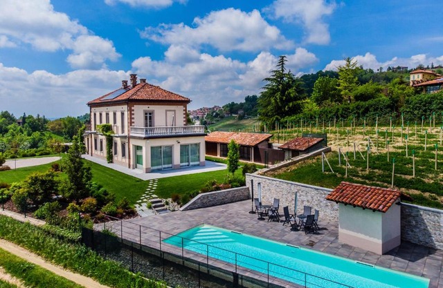 Villa Leolo' Monforte d'Alba