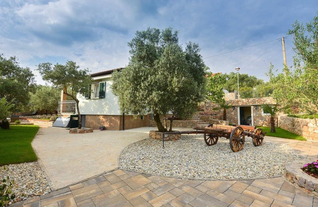 Villa Lipa with Hot Whirlpool