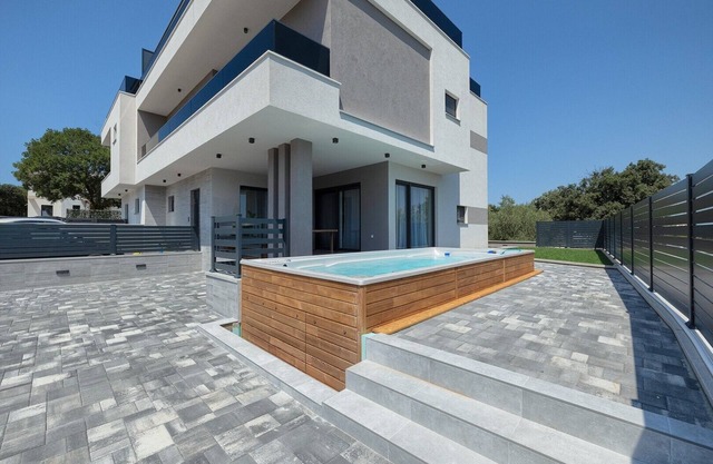 Villa Loreta with pool, barbeque and sea view.