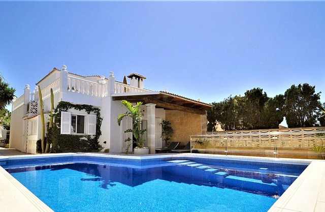 Villa LOS MORENOS in Bahía Grande residential area for 6 people with 3 bedrooms and Private Pool - Free Wifi