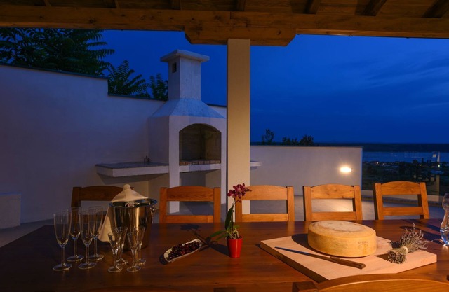 Villa Lubey, 6 bedrooms, 8 bathrooms, 13 people, private pool, stunning view