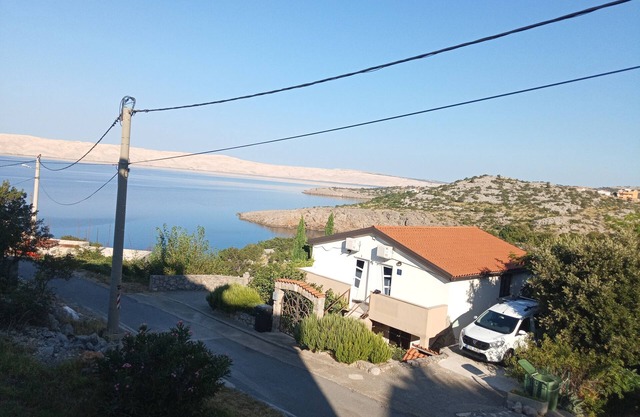 Villa Luce. New Spacious apartment 70 m from the sea, with sea view at Karlobag.