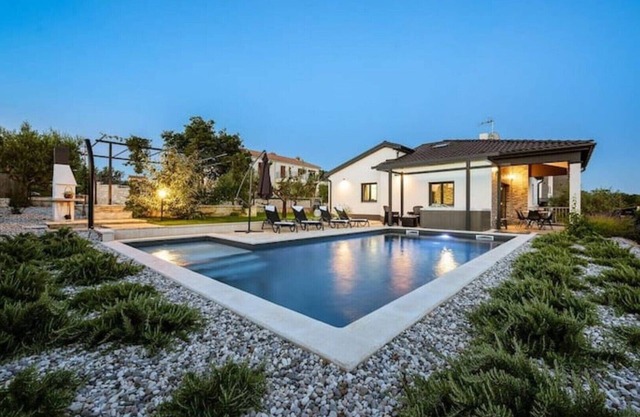 Villa Lunasol & Pool in Kaštelir