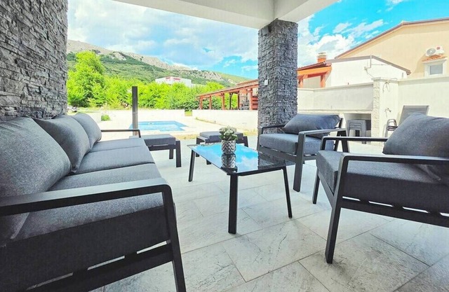 Villa Lux with swimmnig pool and view