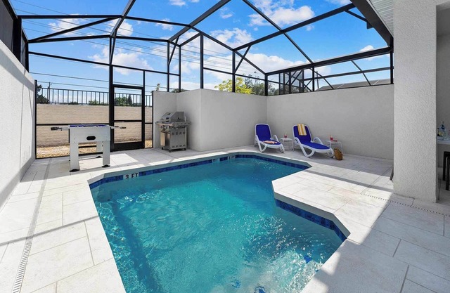 Villa Luxe | Stylish Villa Near Top Shopping w Huge Master Suite & Doll Theme BR