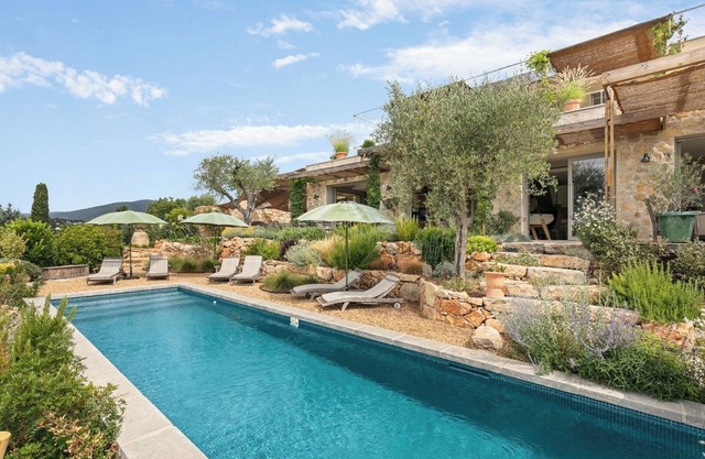 Villa Luxury and Relaxation: Swimming Pool, Sauna and Gym