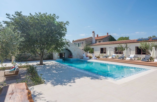 Villa LV near Novigrad for 8 people spa & children playground only 1.5 km from beach