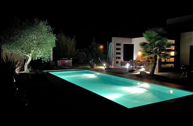 Villa Lys calm comfort swimming pool jacuzzi Amboise 2 to 10 people