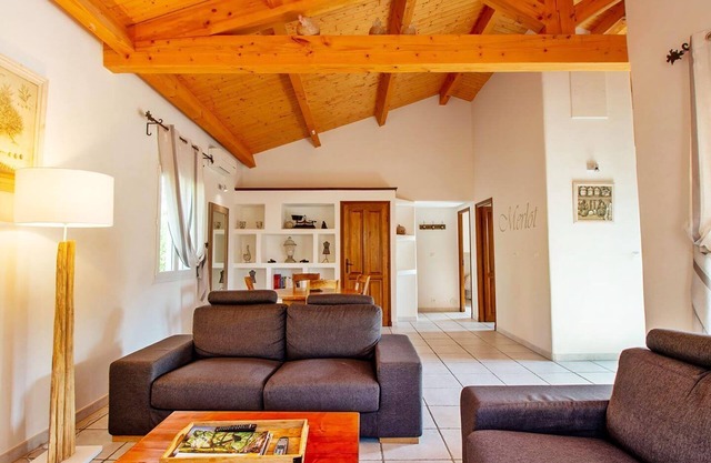 Villa Merlot - private terrace and garden