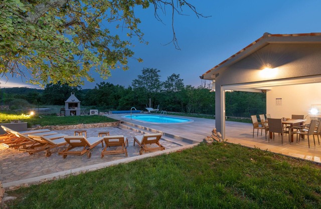 Villa Maja, short drive from the beach, pets welcome!