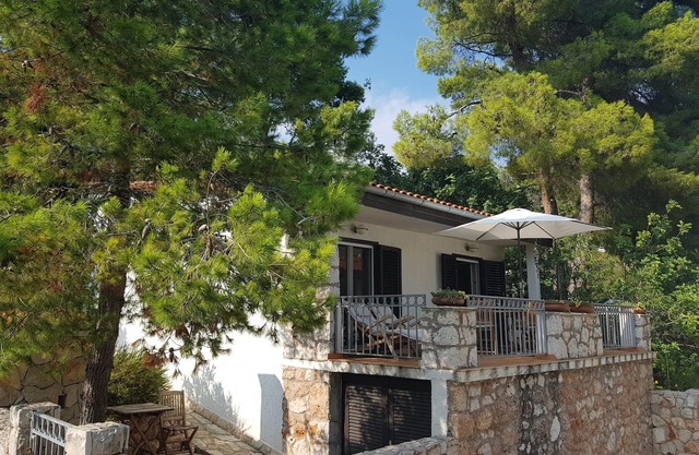 Villa Mala - a charming small holiday house 50 m away from beautiful beach