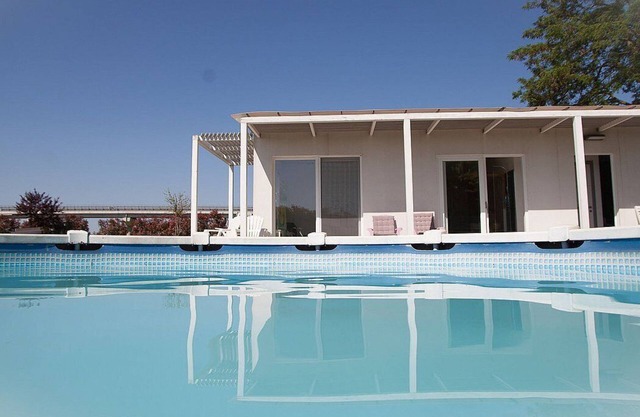 Villa Mallia A: A modern and graceful two-story apartment situated in a quiet location, a few minutes from the town center, with Free WI-FI.