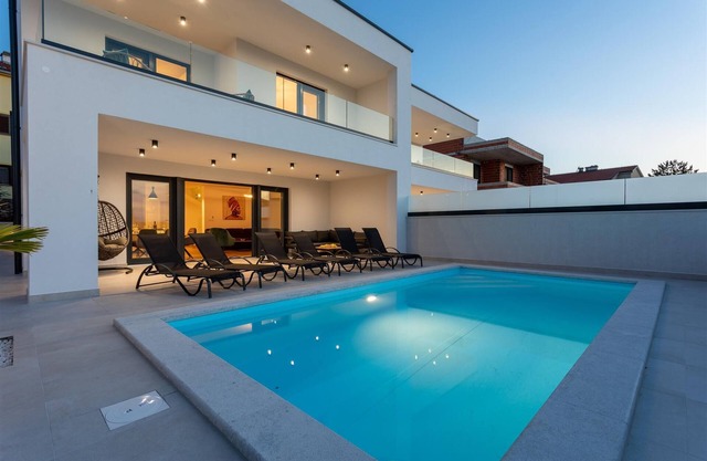 Villa Manhattan with heated pool and Seaview