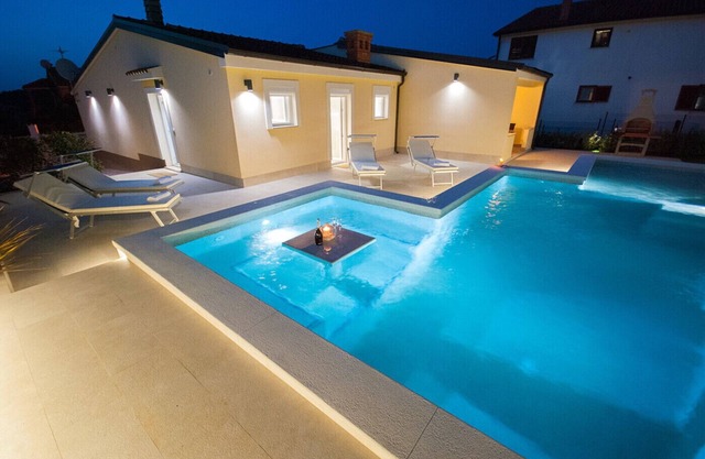 Villa Manuela near Medulin with private pool only 500 meters from sea