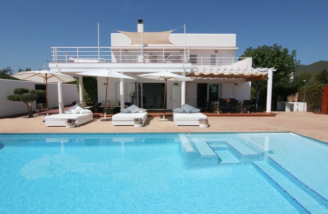 VILLA MARA - Private villa with pool, free fast WIFI & Alarm. Views to Playa den bossa beach.