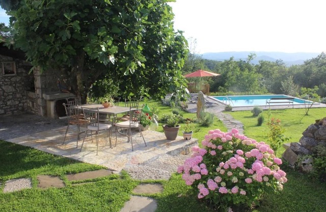 Villa Mavrici, 3 bedrooms house with private pool, neighbors free