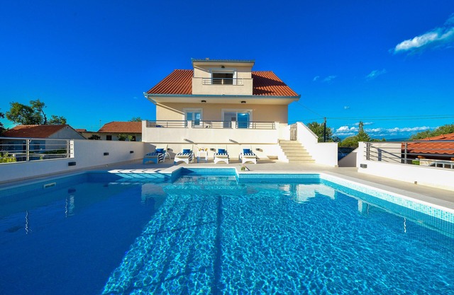 Villa Mendula With Pool And Sauna