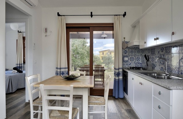 Villa Menhir. Mediterranean garden. Mountain view. 5 minutes from the beach. Quiet location