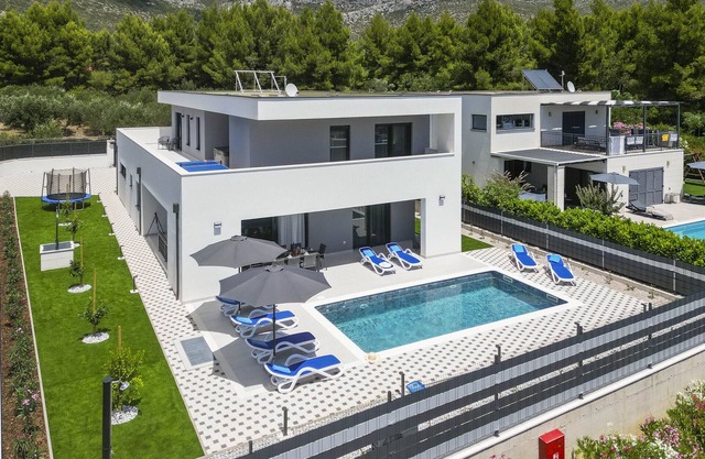 Villa Mi - Villa with four bedrooms and swimming pool