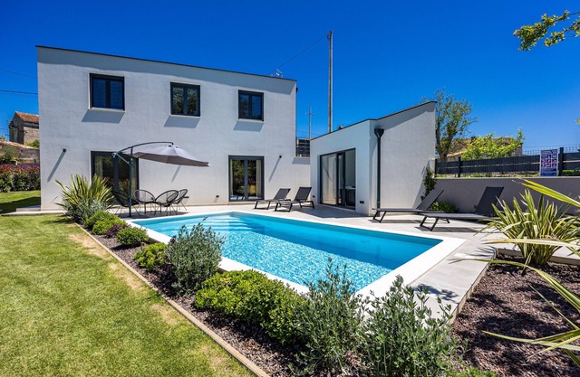 Villa Minka near Pula for 4 people with private pool and jacuzzi