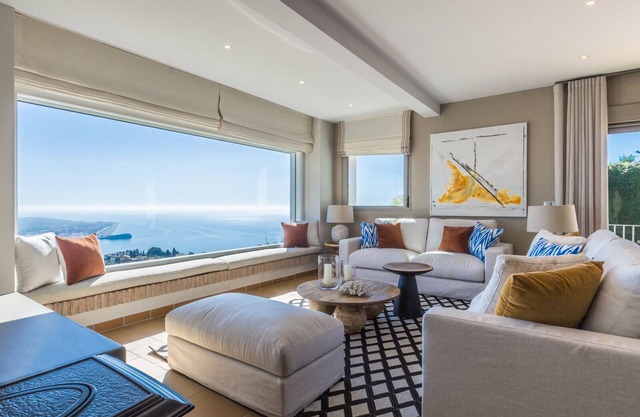 Villa Miranda with private heated pool and fantastic views!